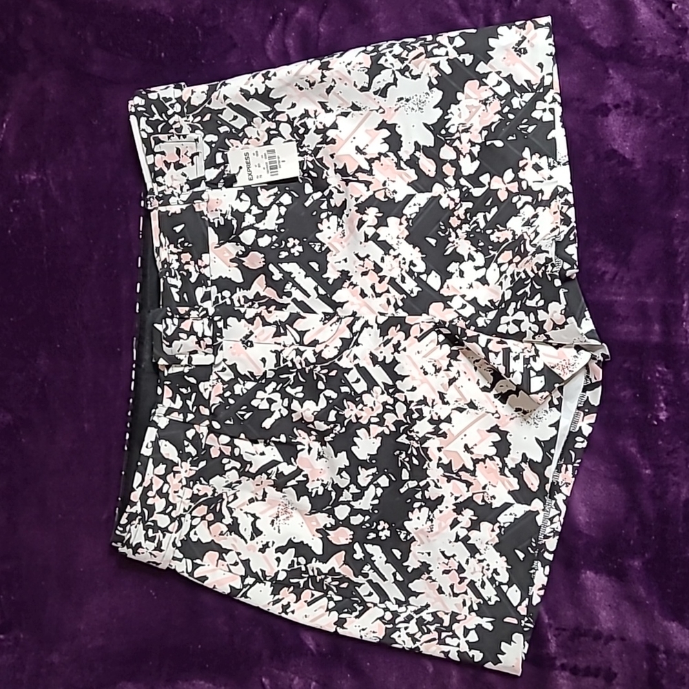 EXPRESS floral shorts w/ pockets